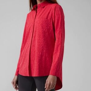 Athleta Women's Urbanite Button Down Long Red Leopard Work Shirt Vented M